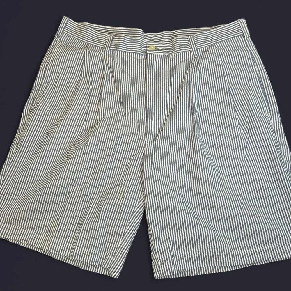 Jos. A. Bank Stay Cool Seersucker Pleated Shorts – Size 38